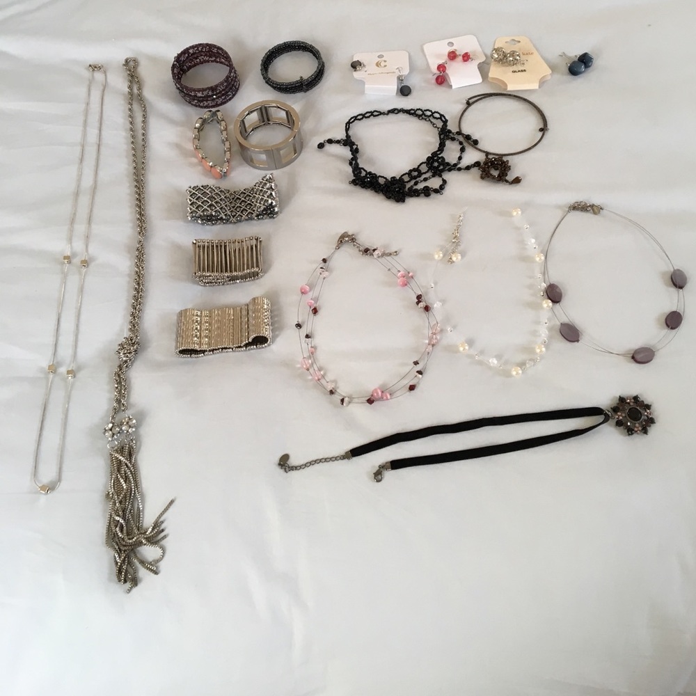 Costume jewelry bundle.
