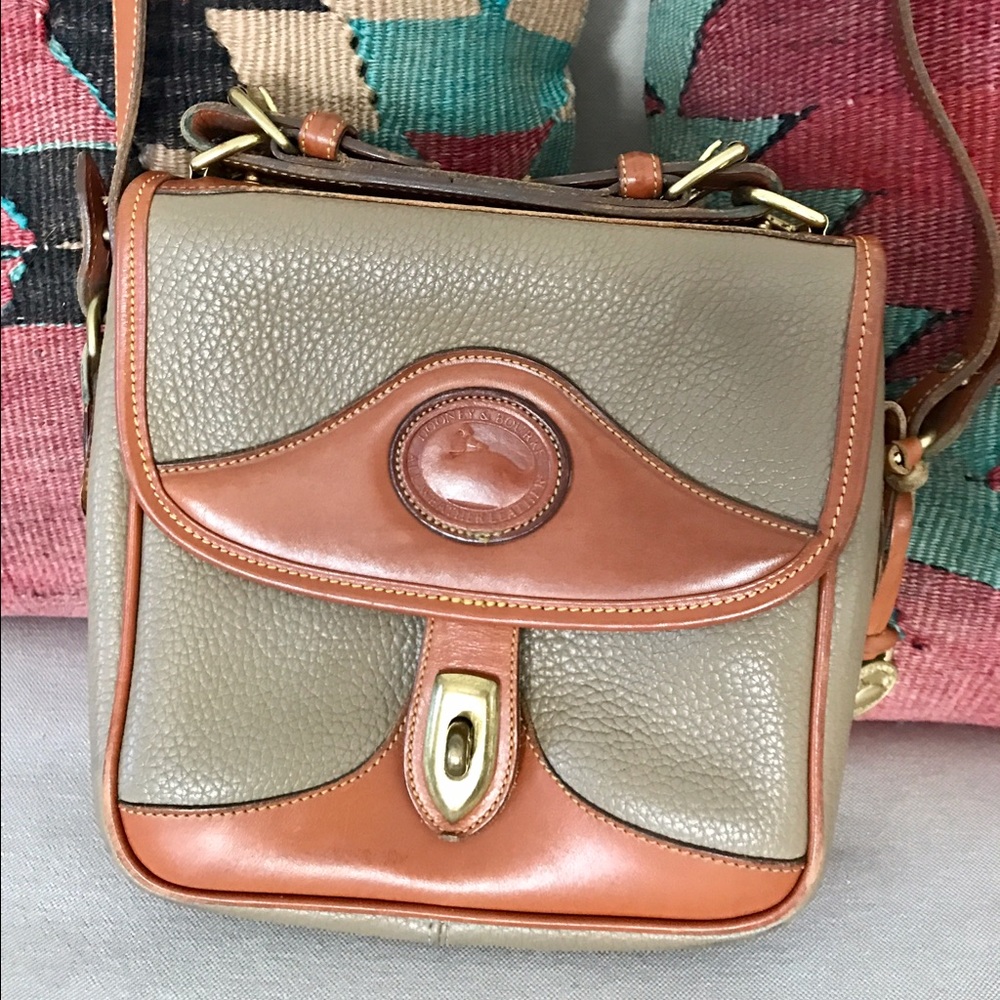 🚫SOLD🚫Vintage Dooney & Bourke cross body bag