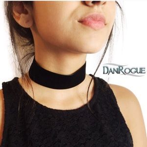 Dani Rogue Velvet Choker