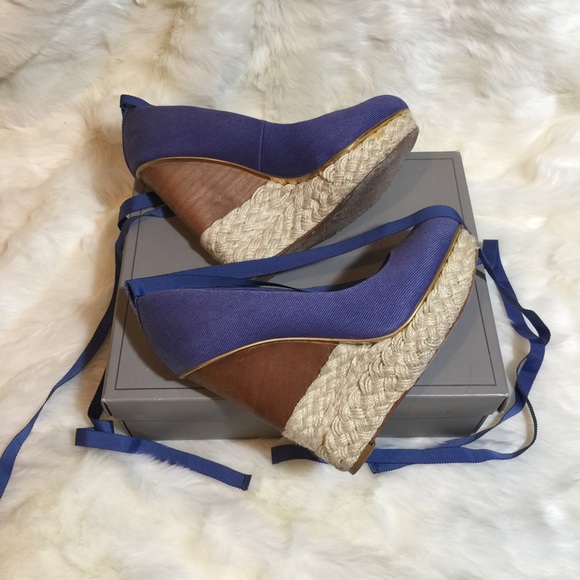 BCBG Max Azria 37.5 Denim Wedges - Picture 4 of 5