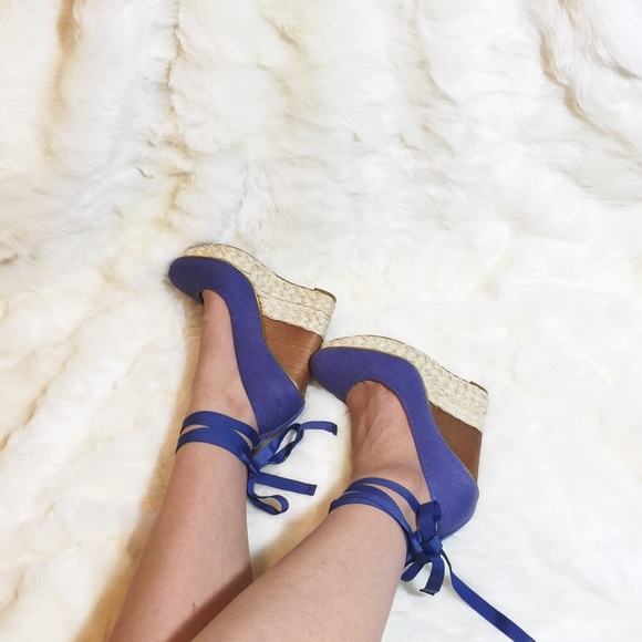 BCBG Max Azria 37.5 Denim Wedges - Picture 5 of 5