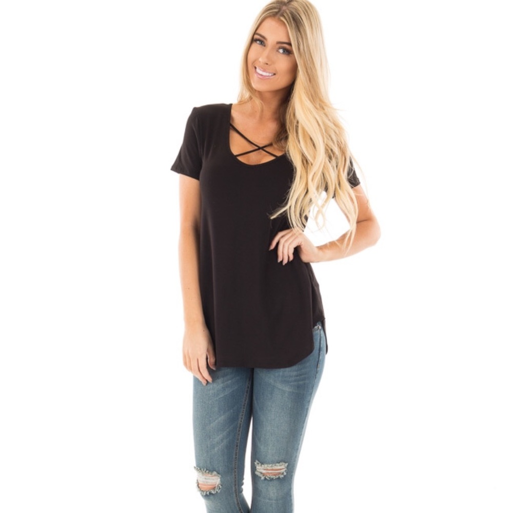 🆕💖ONLY 1 med LEFT💖Black Criss cross front top💖 - Picture 2 of 8