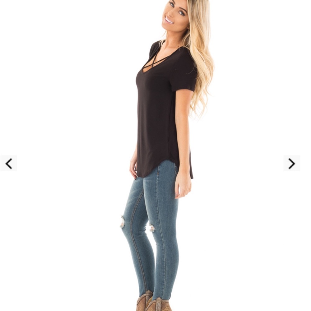 🆕💖ONLY 1 med LEFT💖Black Criss cross front top💖 - Picture 3 of 8