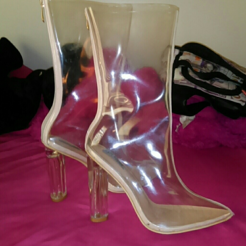 Clear aCape Robbin Heels
