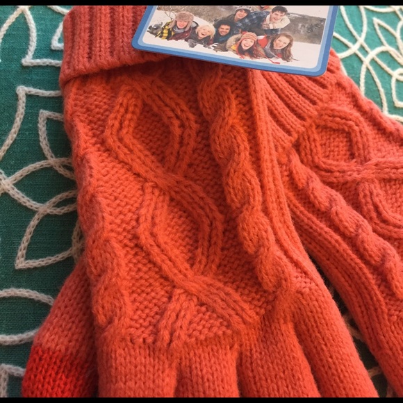 NWT Women's Gloves Apricot small - Picture 3 of 5