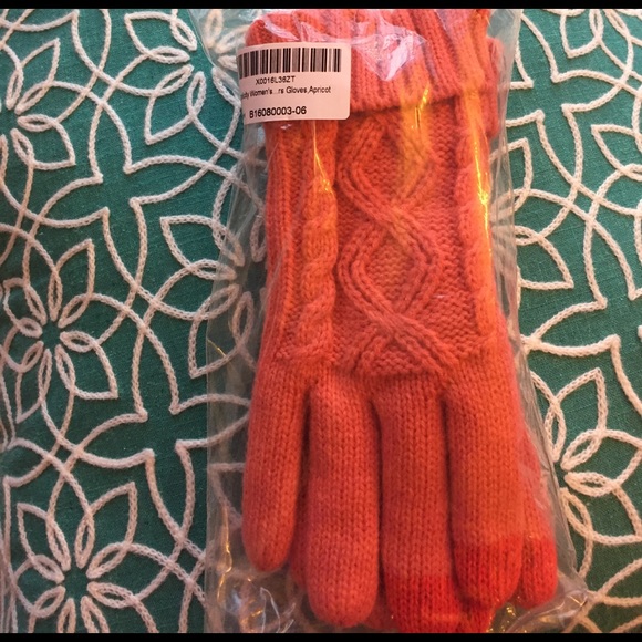 NWT Women's Gloves Apricot small - Picture 5 of 5