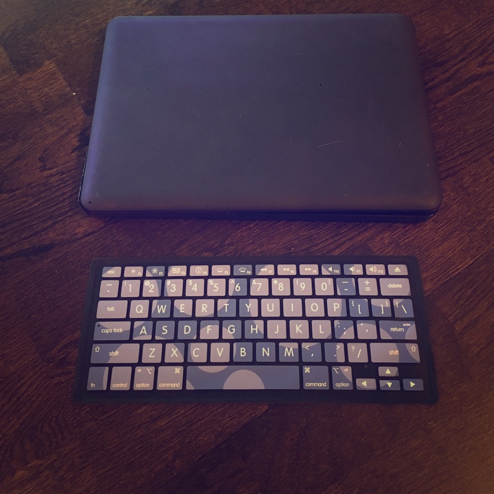 Apple 13 inch top and bottom with keyboard cover