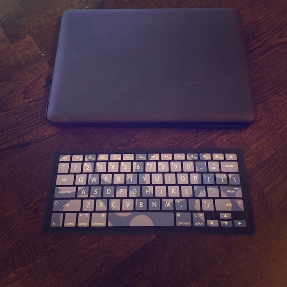 Apple 13 inch top and bottom with keyboard cover - Picture 1 of 1