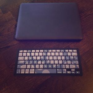 Apple 13 inch top and bottom with keyboard cover