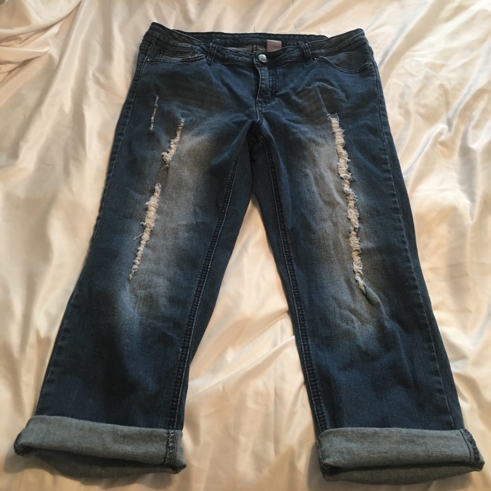 Distressed capris