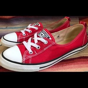 8.5 Red Converse