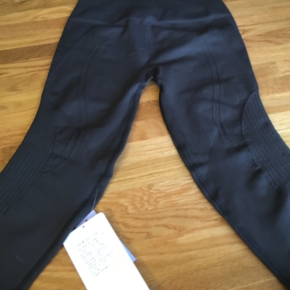 🍋NWT Lululemon🍋Flow & Go Capri - Picture 5 of 6