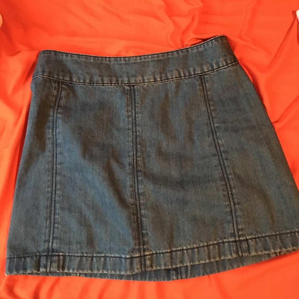 FREE PEOPLE DENIM MINI SKIRT SIZE 8 WORN ONCE!