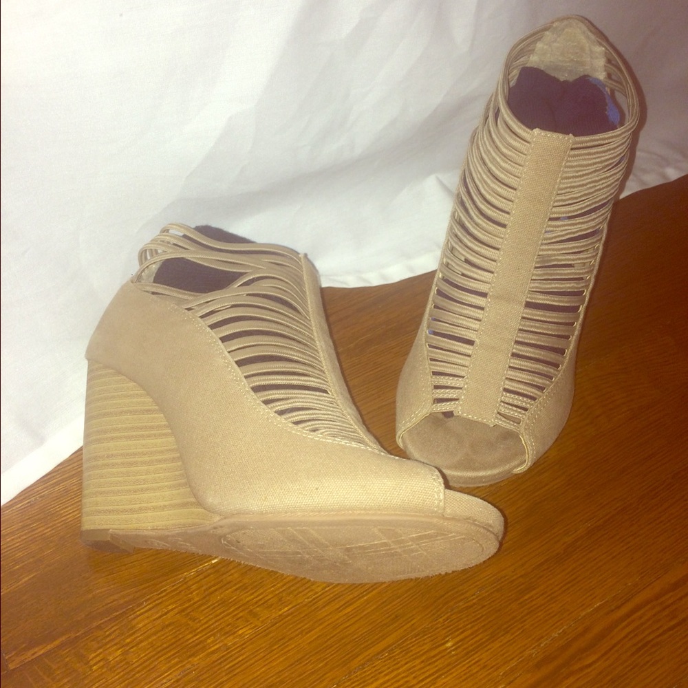 Comfy/stable tan wedges!