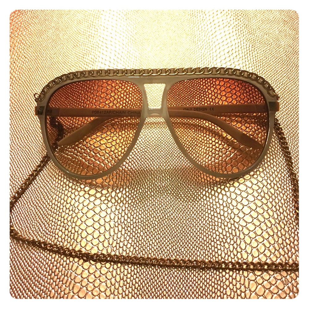 White chain sunglasses