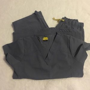 Wonder wink scrub set