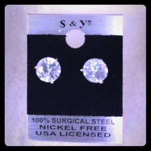 Cubic zirconia stud earrings