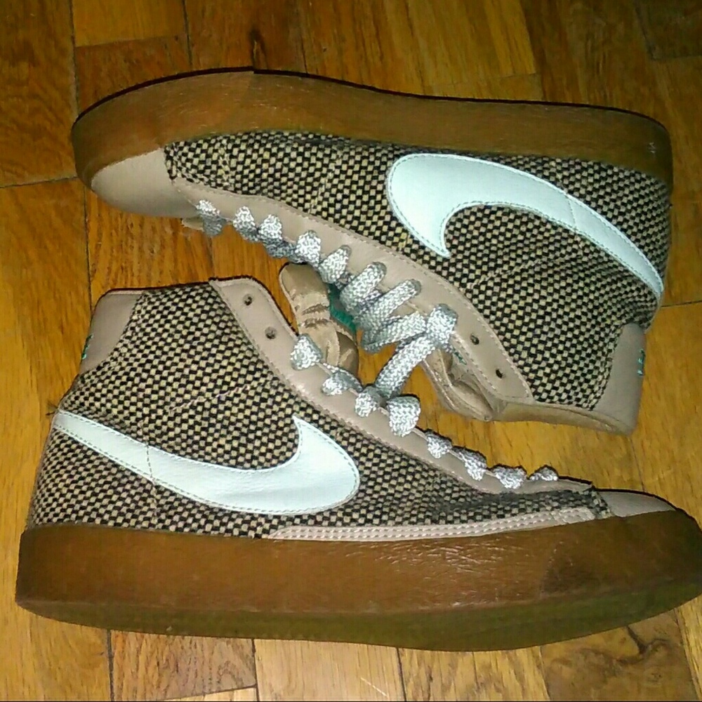 Nike shooz
