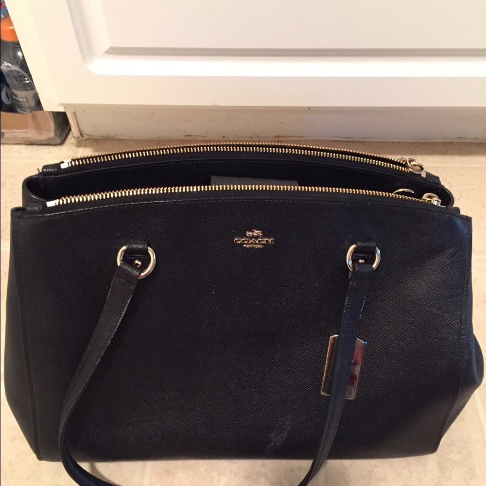 Beautiful and sharp Coach handbag!