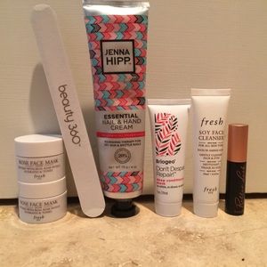 Assorted unopened and unused cosmetics, price⬇️