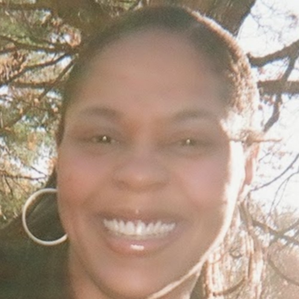 Meet your Posher, Roneaka