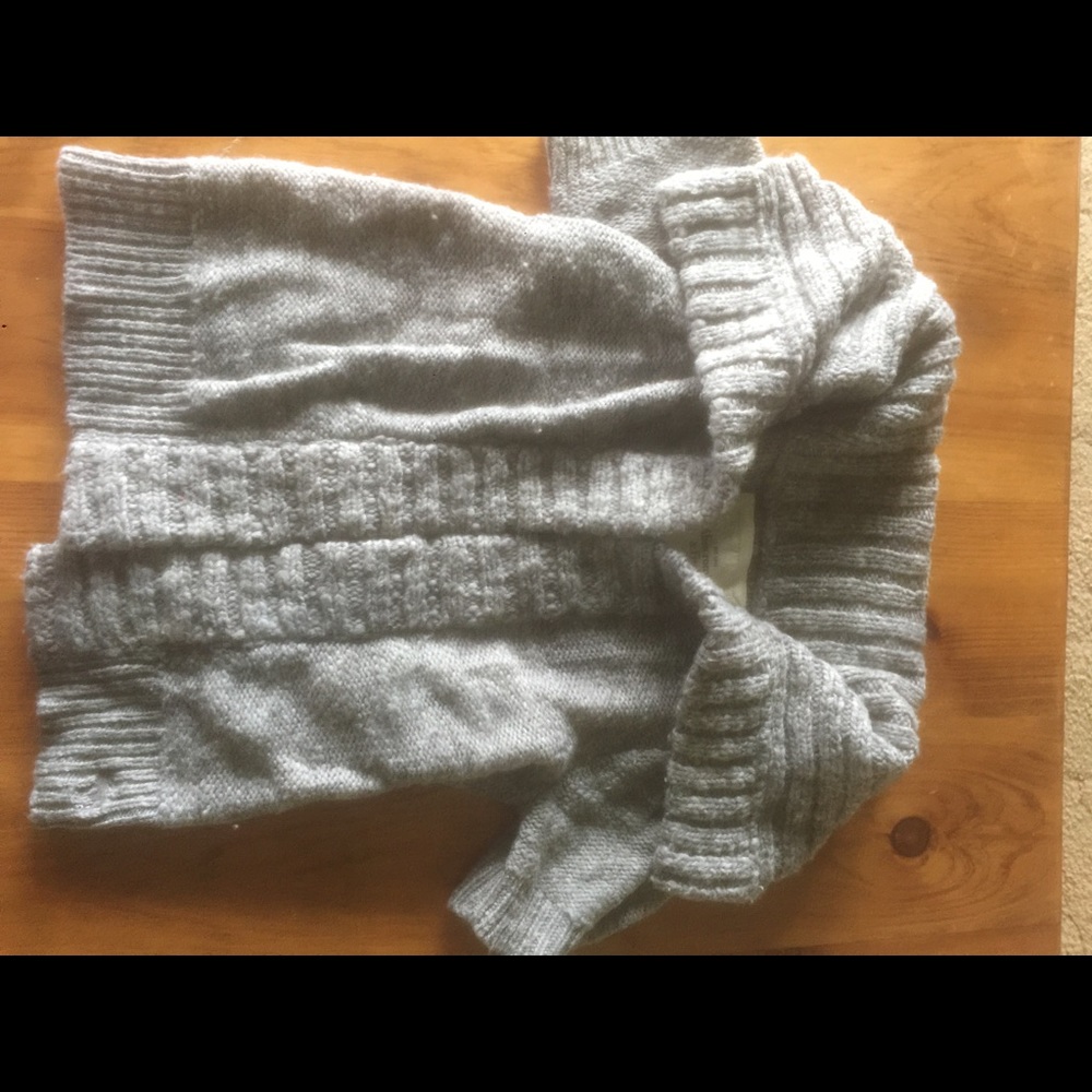 Abercrombie & Fitch sweater