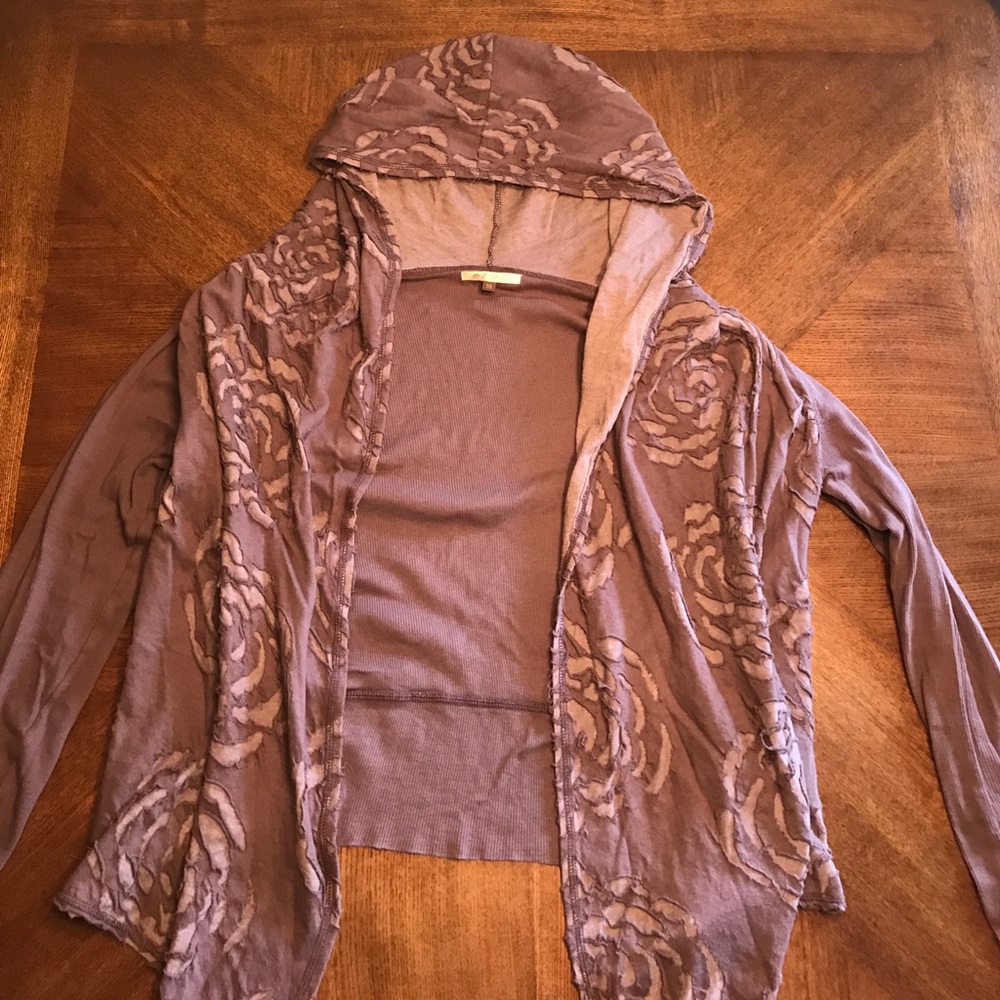 Boutique sweater with worn look