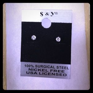 Cubic zirconia tiny stud earrings