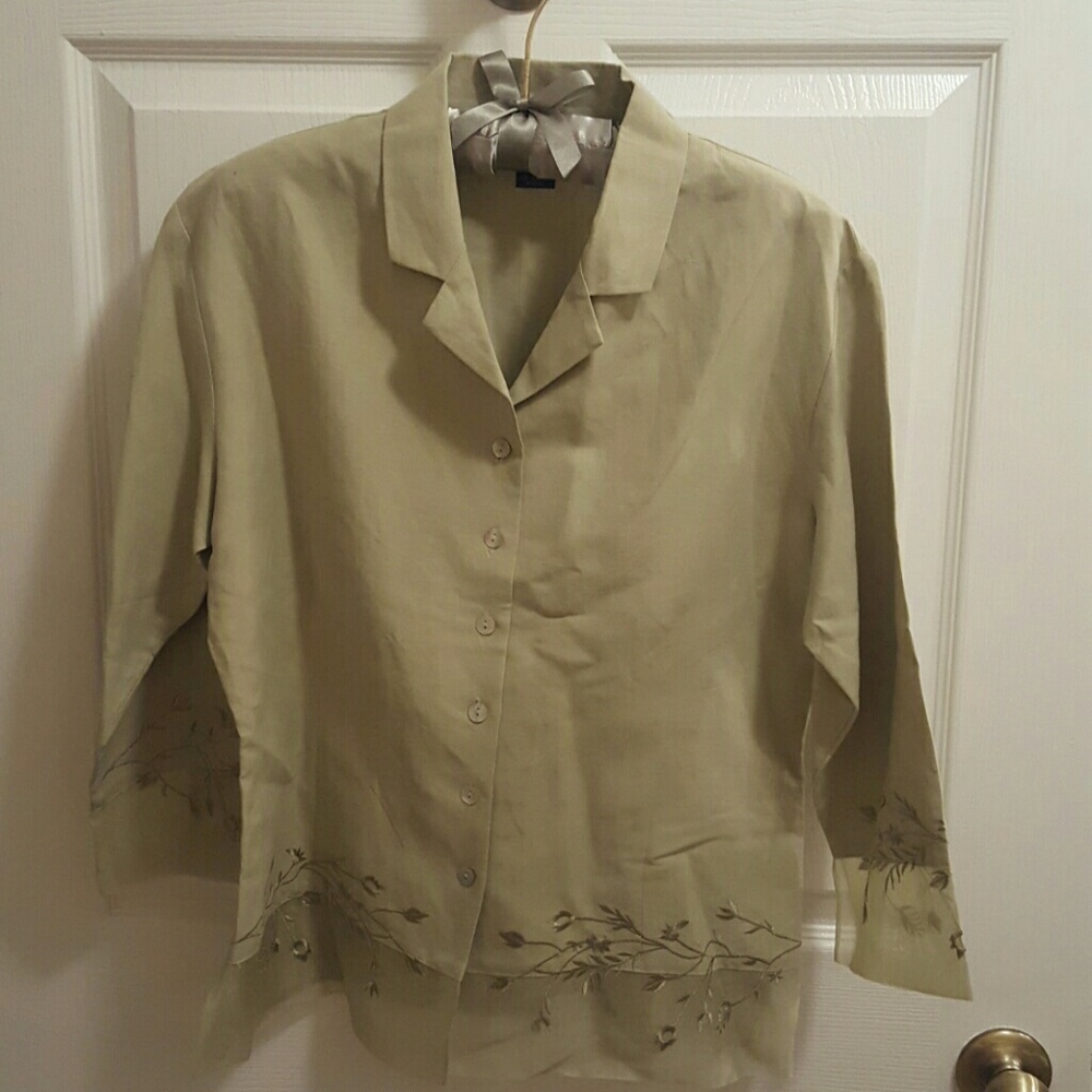 Ann Carson olive green 3/4 sleeves shirt size M