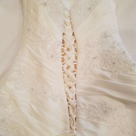 Mori Lee Design Wedding gown - Picture 4 of 7