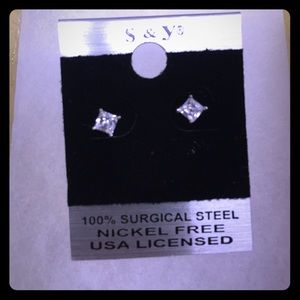 Cubic zirconia baby square stud earrings