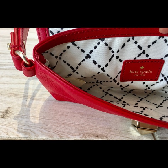 NWOT!! Kate Spade Wristlet! Gorgeous Red Leather! - Picture 3 of 4
