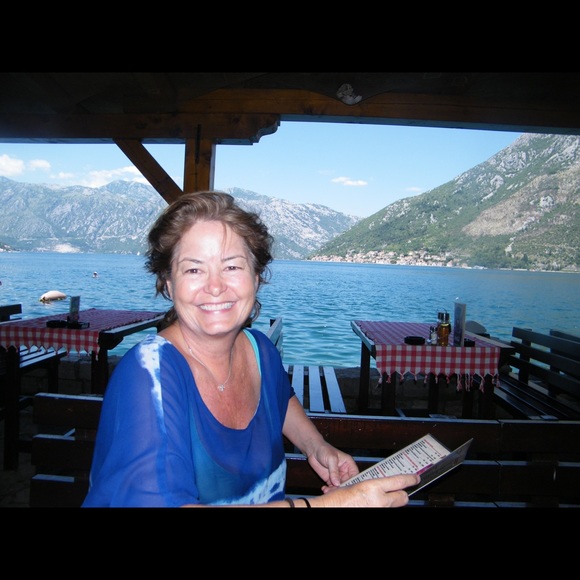 Meet your Posher, Laura - Picture 2 of 2