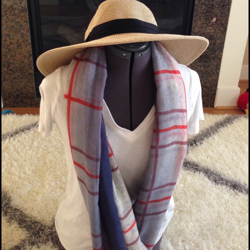 🔥🔥🔥NWT Nordstroms Scarf! 💋🔥🔥🔥 - Picture 3 of 7