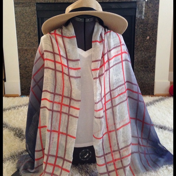 Nordstrom Accessories - 🔥🔥🔥NWT Nordstroms Scarf! 💋🔥🔥🔥