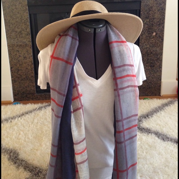 🔥🔥🔥NWT Nordstroms Scarf! 💋🔥🔥🔥 - Picture 2 of 7