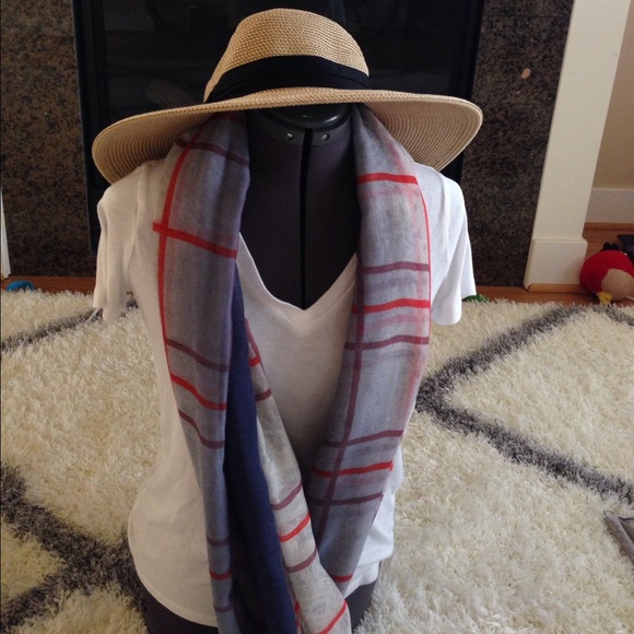 🔥🔥🔥NWT Nordstroms Scarf! 💋🔥🔥🔥 - Picture 4 of 7