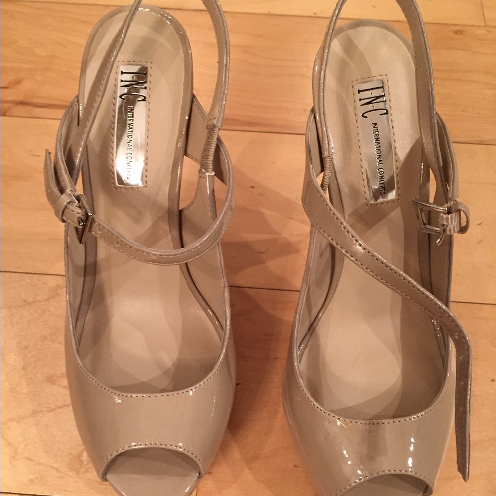 Beige heels.