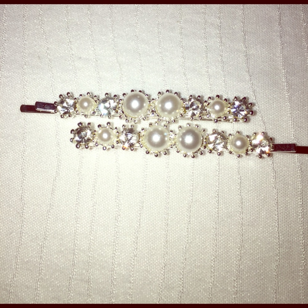 🌺 Cute pearl and Rhinestone hair clips💐