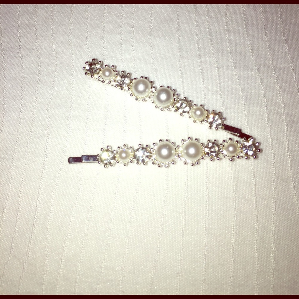 🌺 Cute pearl and Rhinestone hair clips💐 - Picture 3 of 3