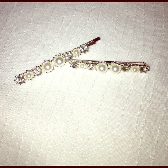🌺 Cute pearl and Rhinestone hair clips💐 - Picture 2 of 3