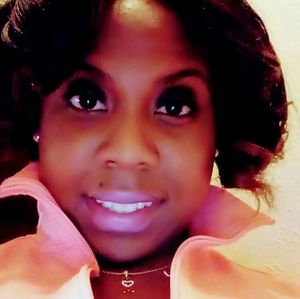 Meet your Posher, Monique