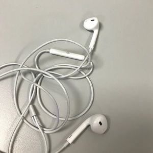 Meet your Posher, Ema