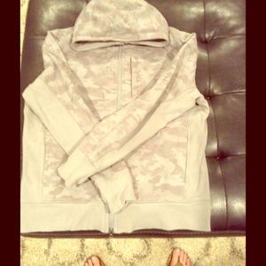 Lululemon men's best coast hoodie, only worn once!