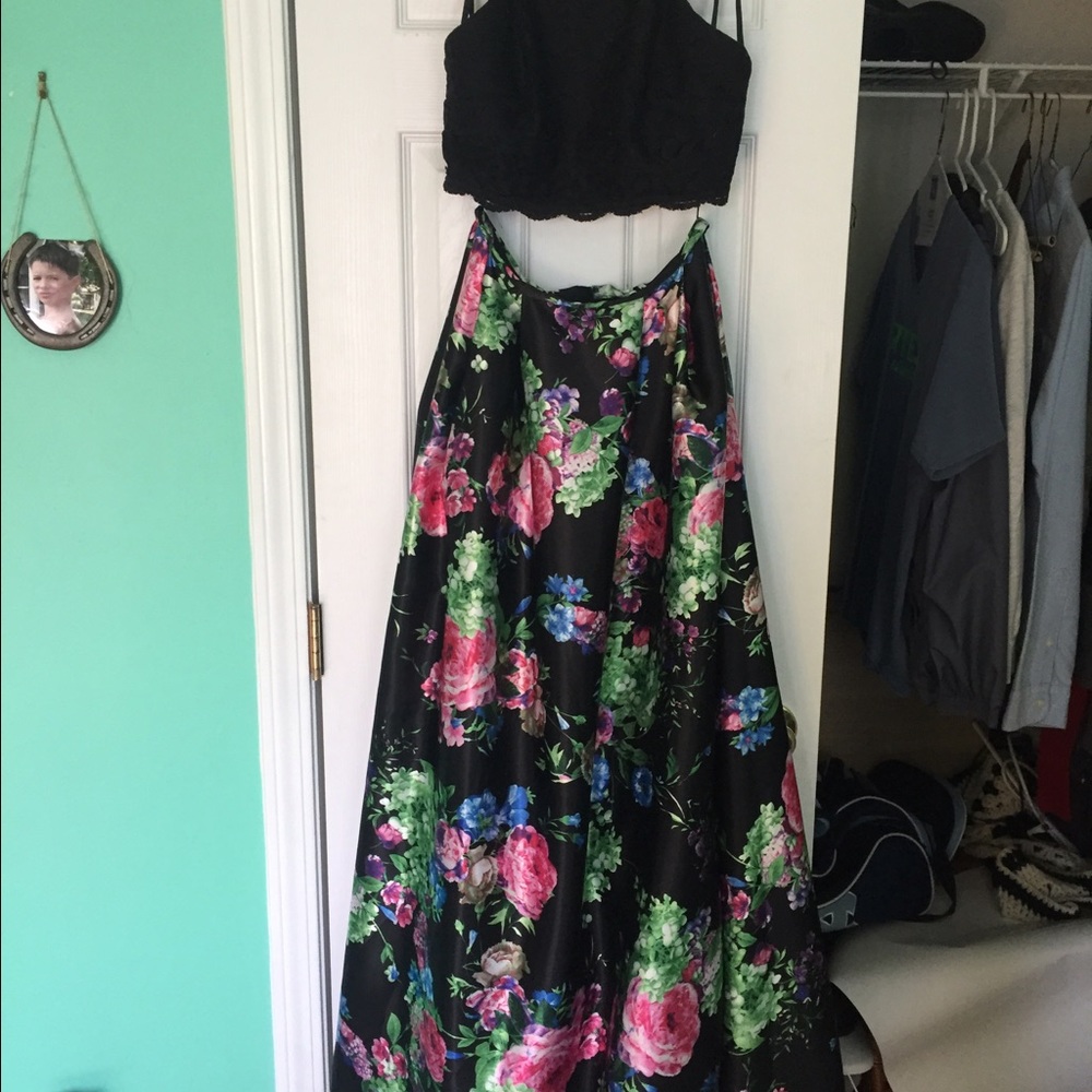 David' Bridal Prom Dress - Picture 4 of 4
