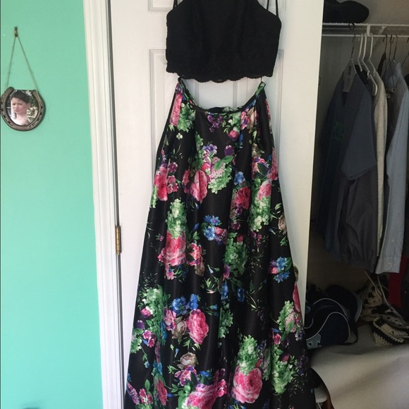 David' Bridal Prom Dress - Picture 4 of 4