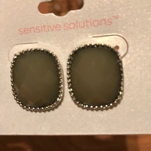 Olive studs