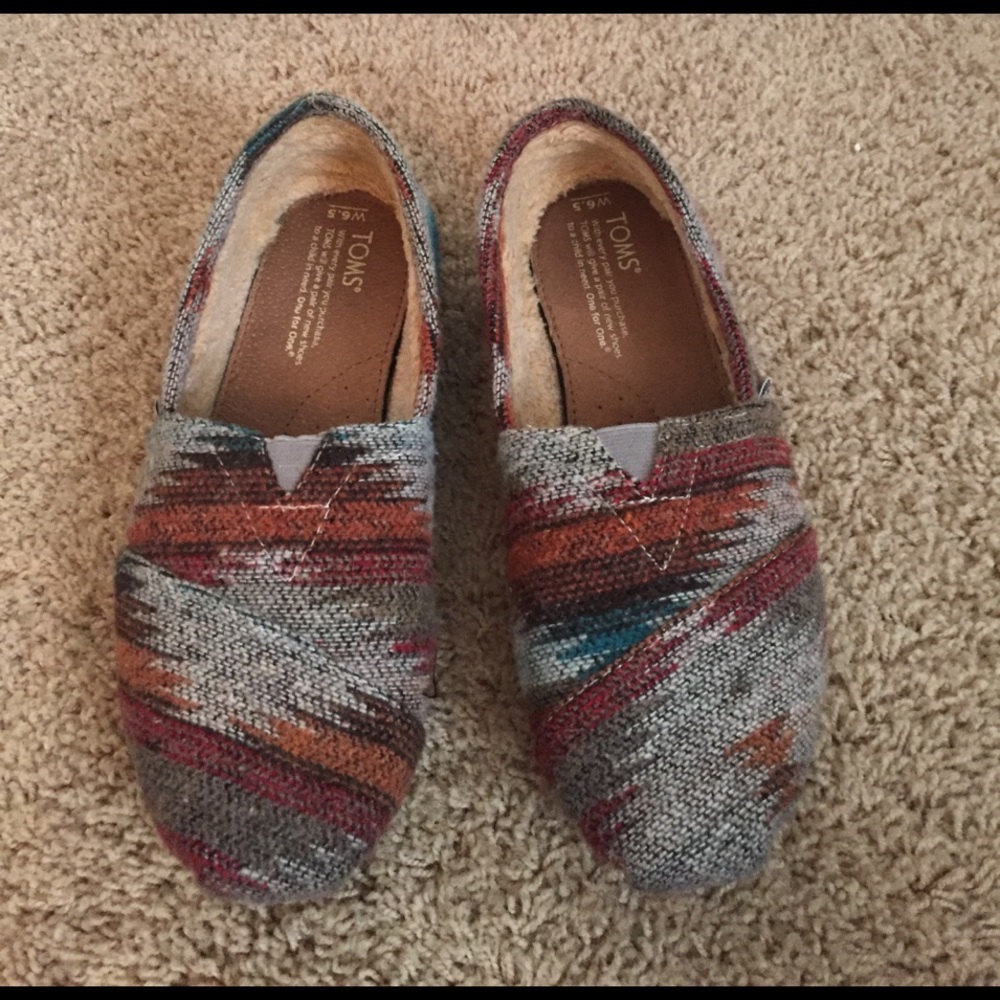TOMS, size 6.5