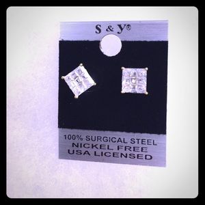 Cubic zirconia square earrings