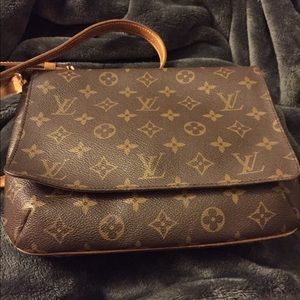 Authentic LV musette tango